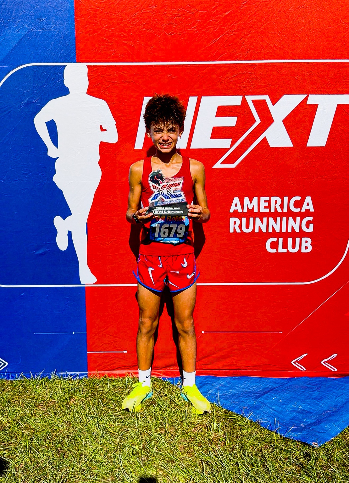Enzo Maia representando seu clube de corrida